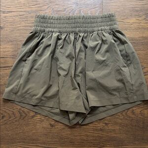 Vuori Olive Green Women's Shorts - S